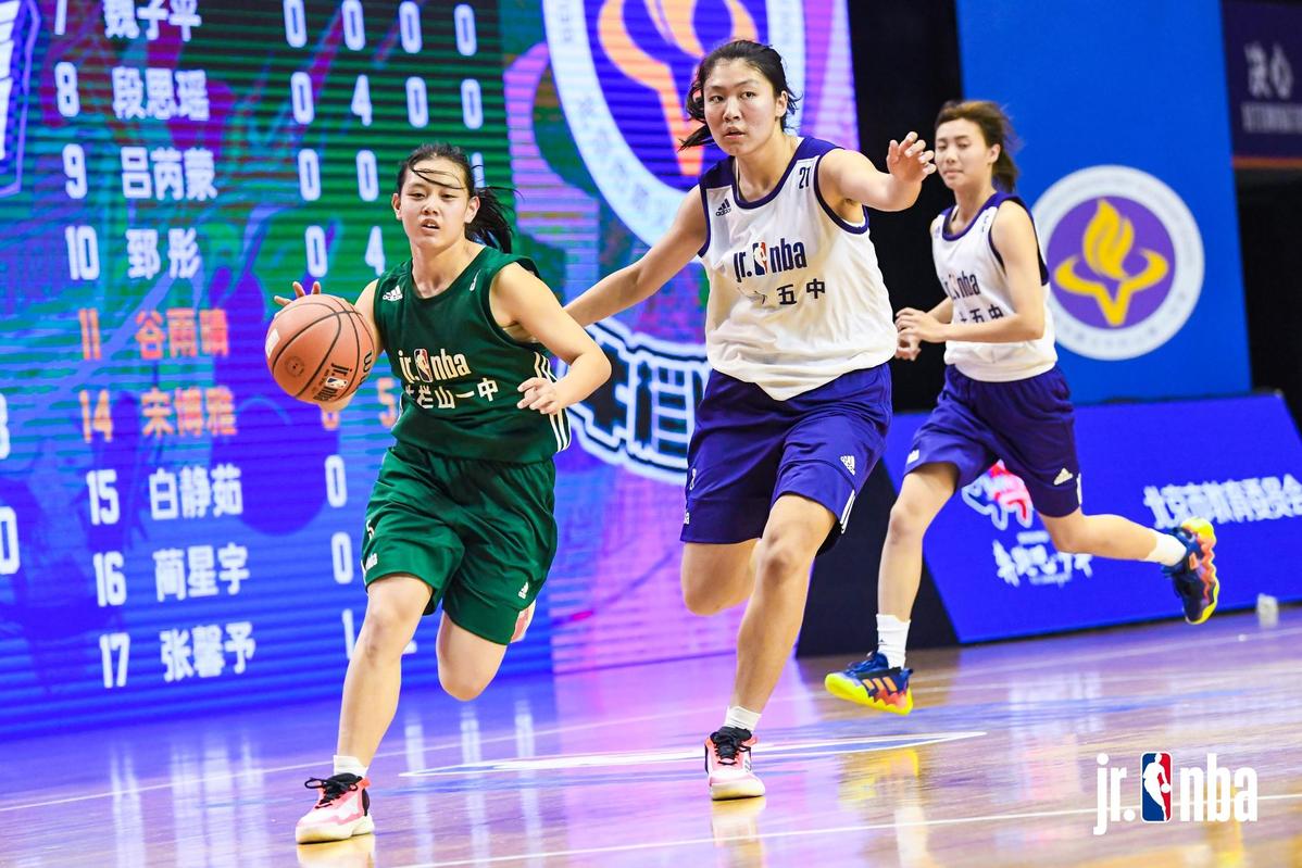 库普梅纳斯：我踢后卫感觉很好；斯帕莱蒂带来了积极的氛围